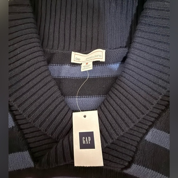 GAP Men's V-Neck Sweater in Blue and Black Stripes - Picture 4 of 4